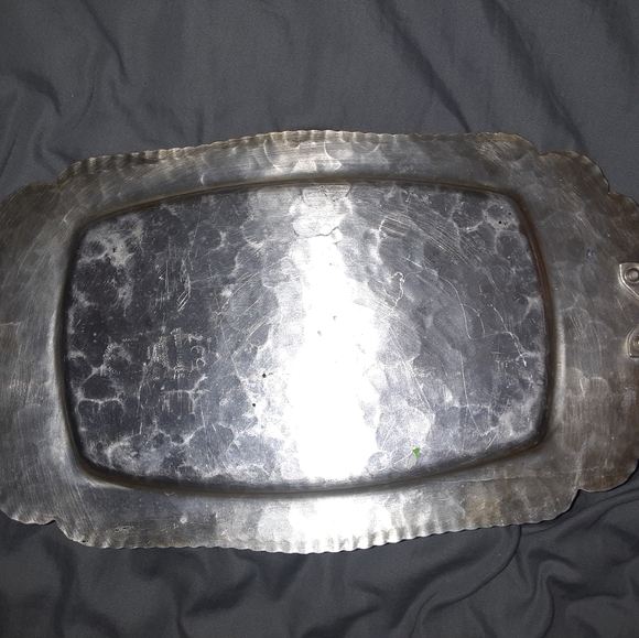 Continental Mark hand wrought silverlook aluminum serving tray - Picture 2 of 3